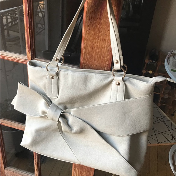 Handbags - Oversized Bow Bag